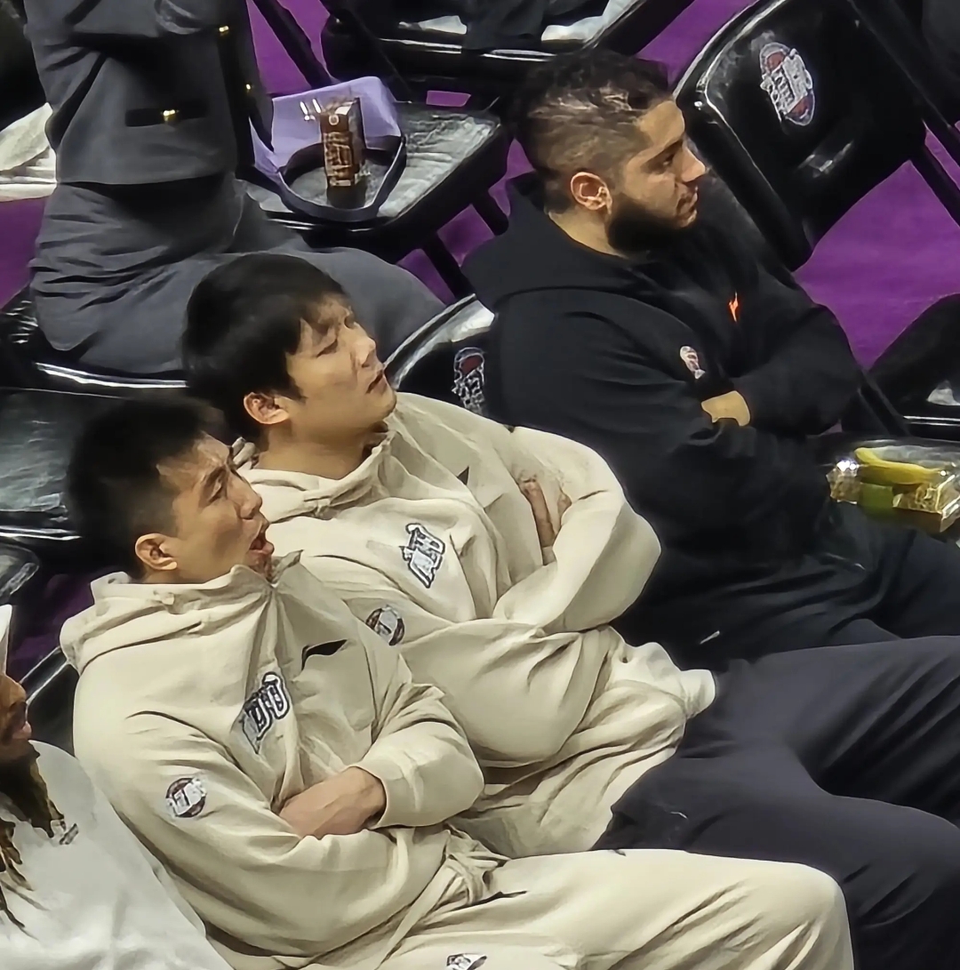 江苏男篮遭遇连败，球队士气受到挑战的简单介绍