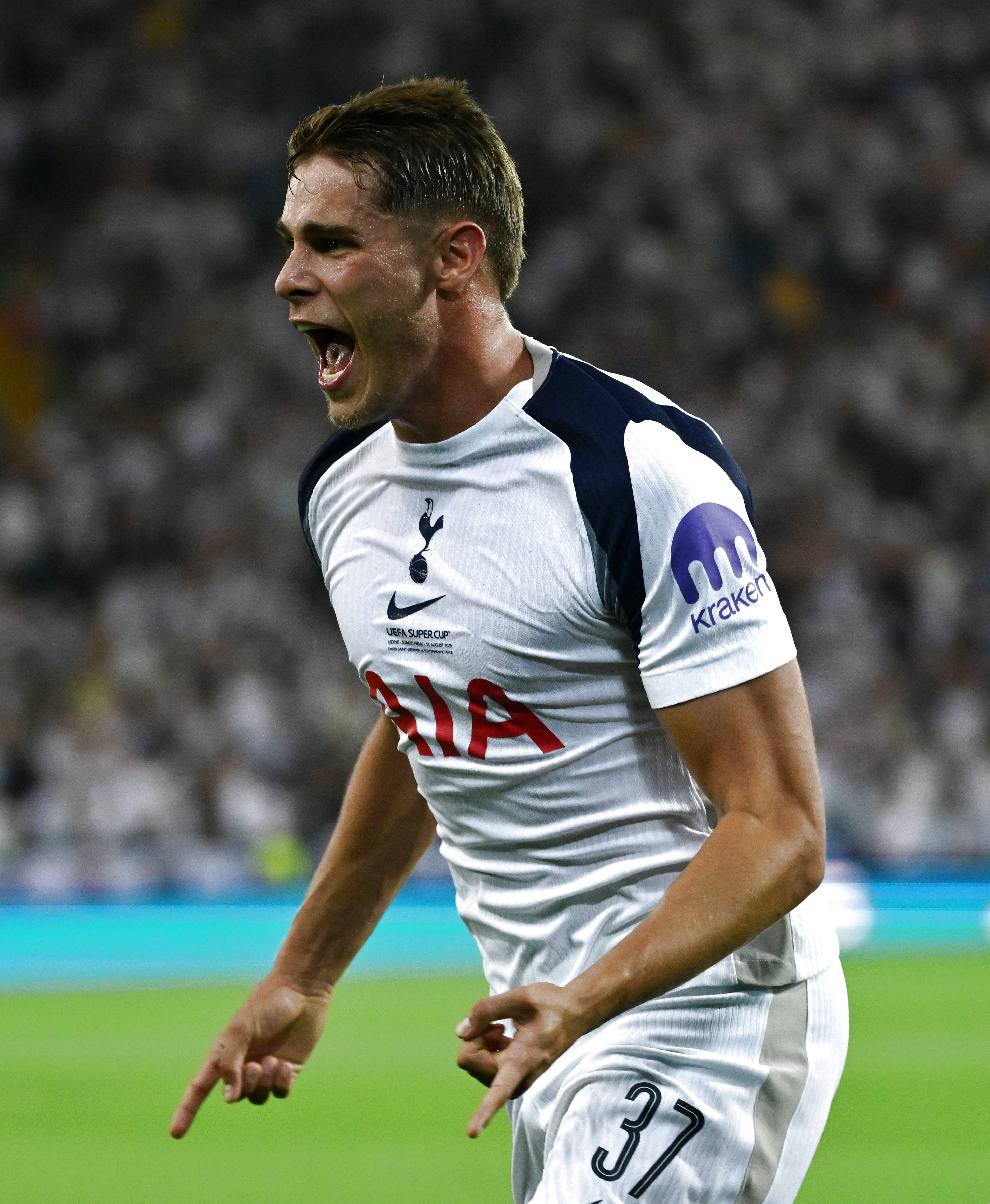 PG电子APP-巴黎圣日耳曼的明星球员在比赛中受伤的简单介绍