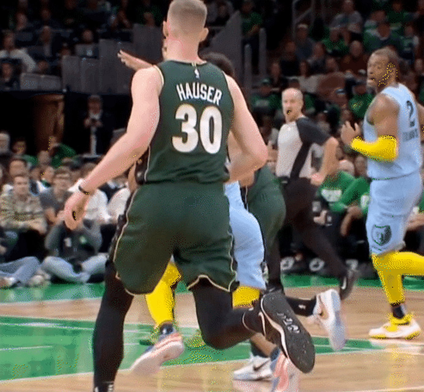 关于篮网鏖战凯尔特人B队，莫兰特爆发神勇的信息