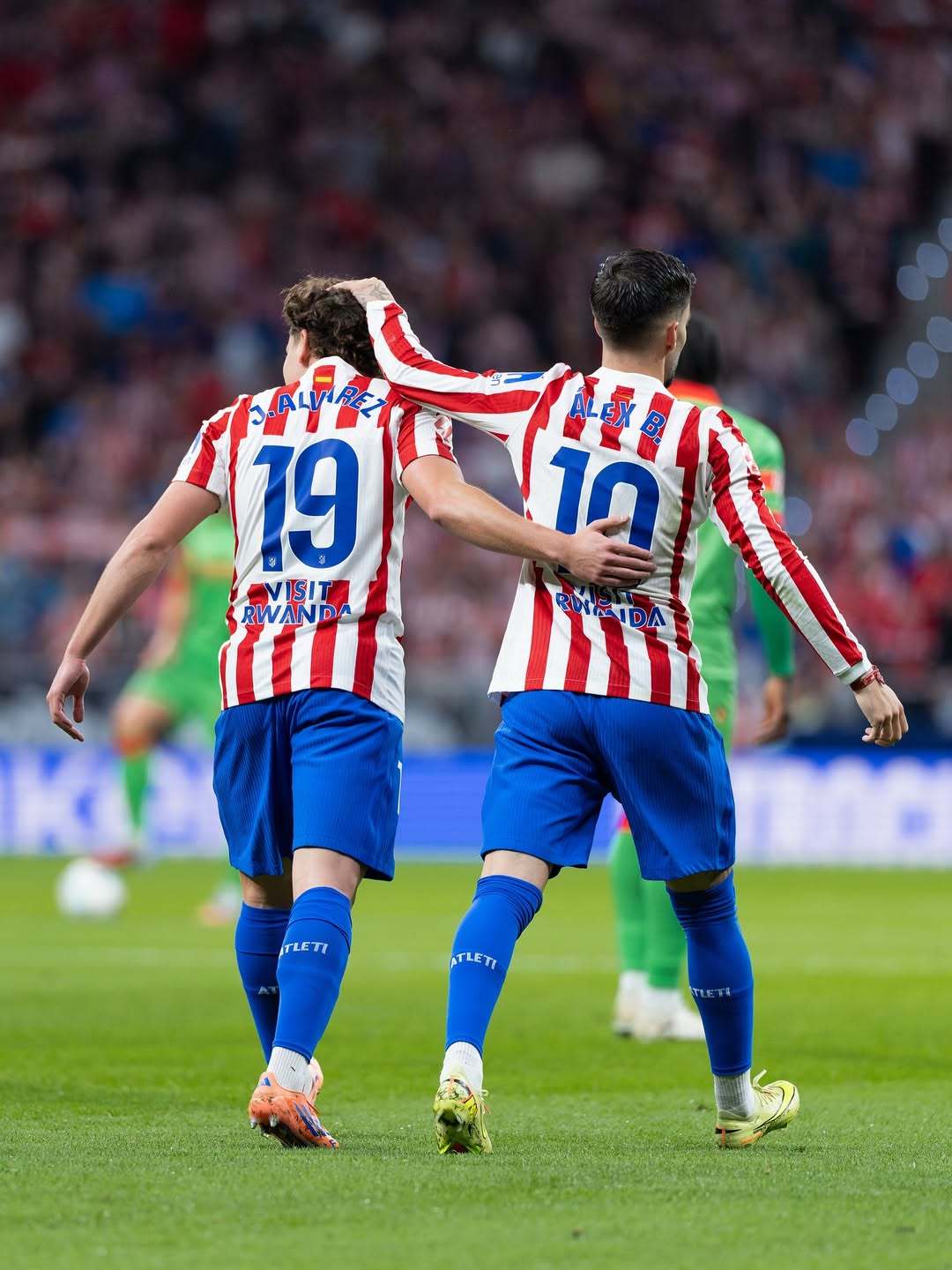 包含巴萨力克那不勒斯，阿尔瓦雷斯高光表现的词条