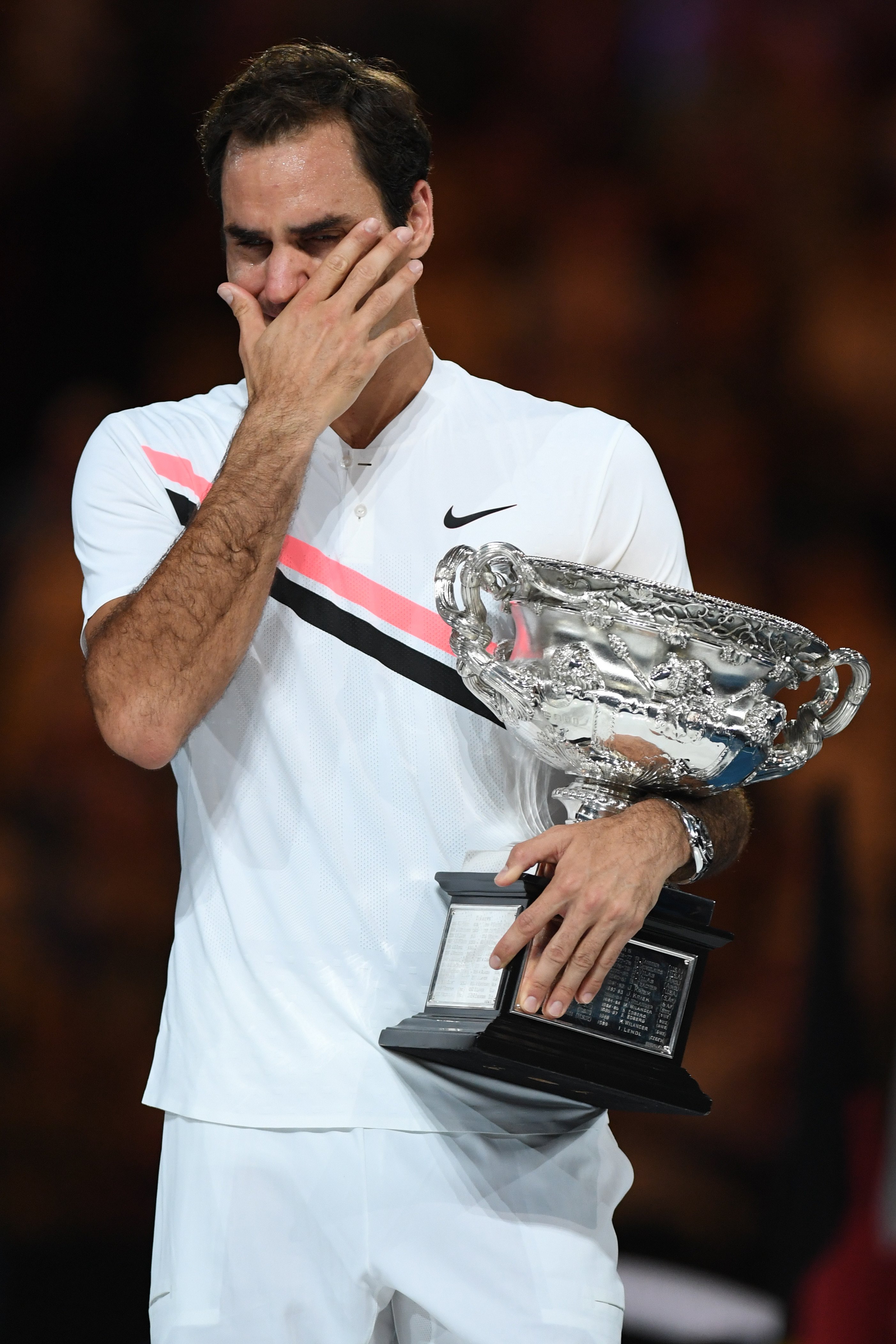 世界网球队险胜意大利网球队，费德勒绝境逆转的简单介绍