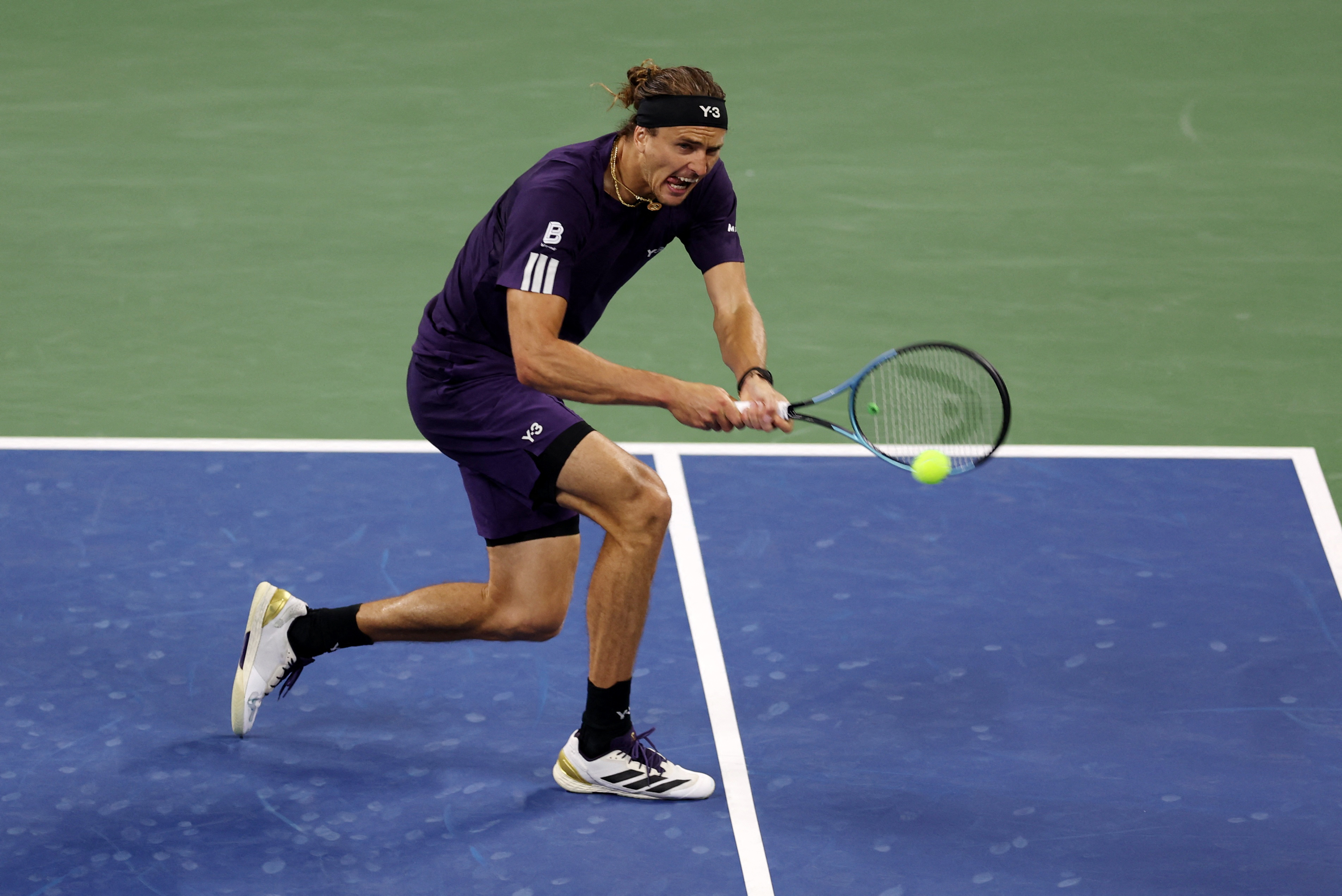 关于美网逆转年终总决赛，兹维列夫统治全场的信息