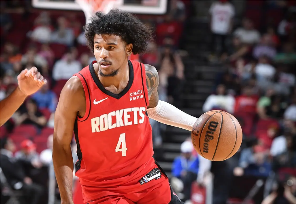 关于火箭队主场豪取胜利，双塔组合共同出色表现的信息