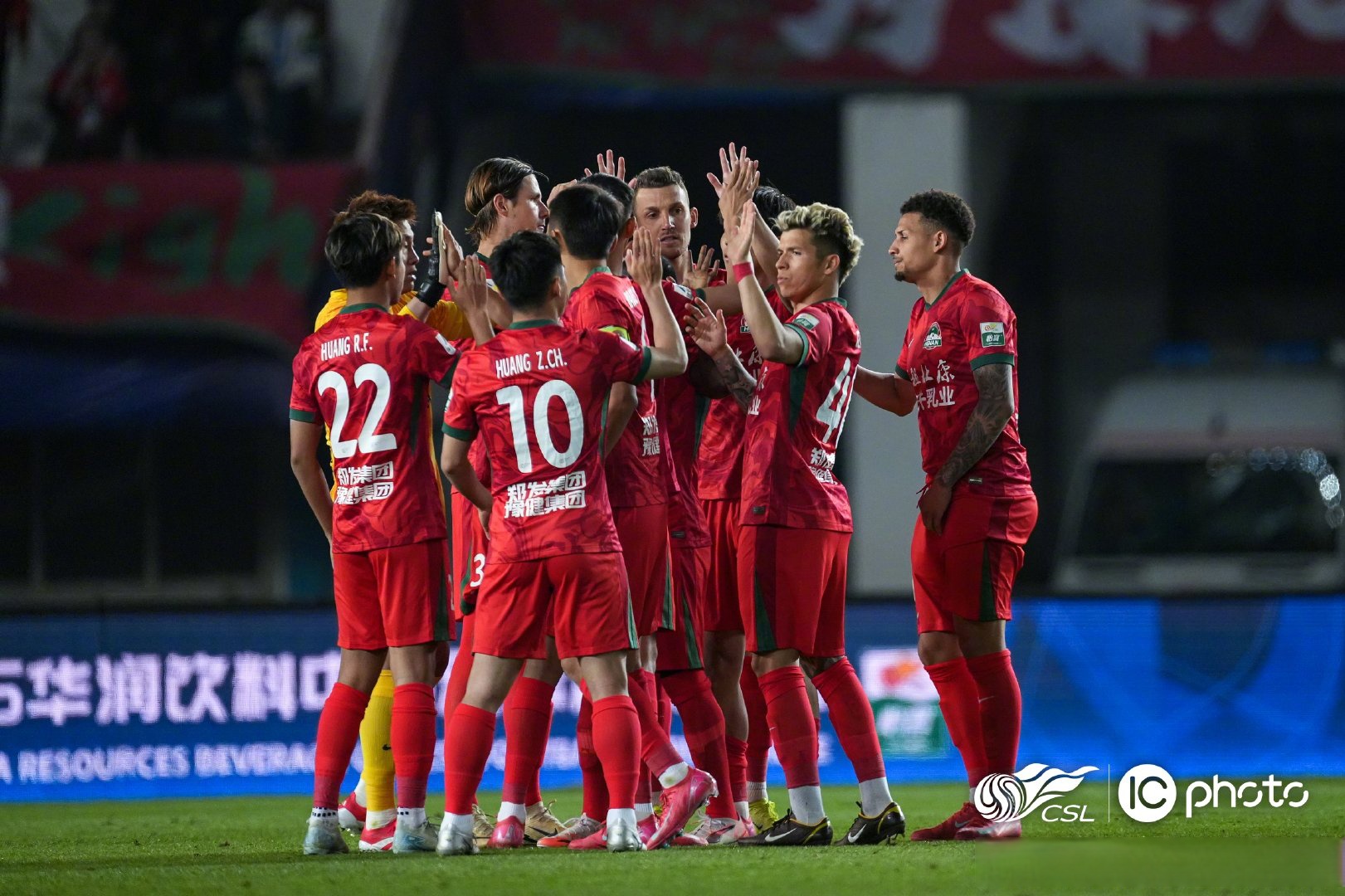 国际超级联赛火热启幕，豪门对碰