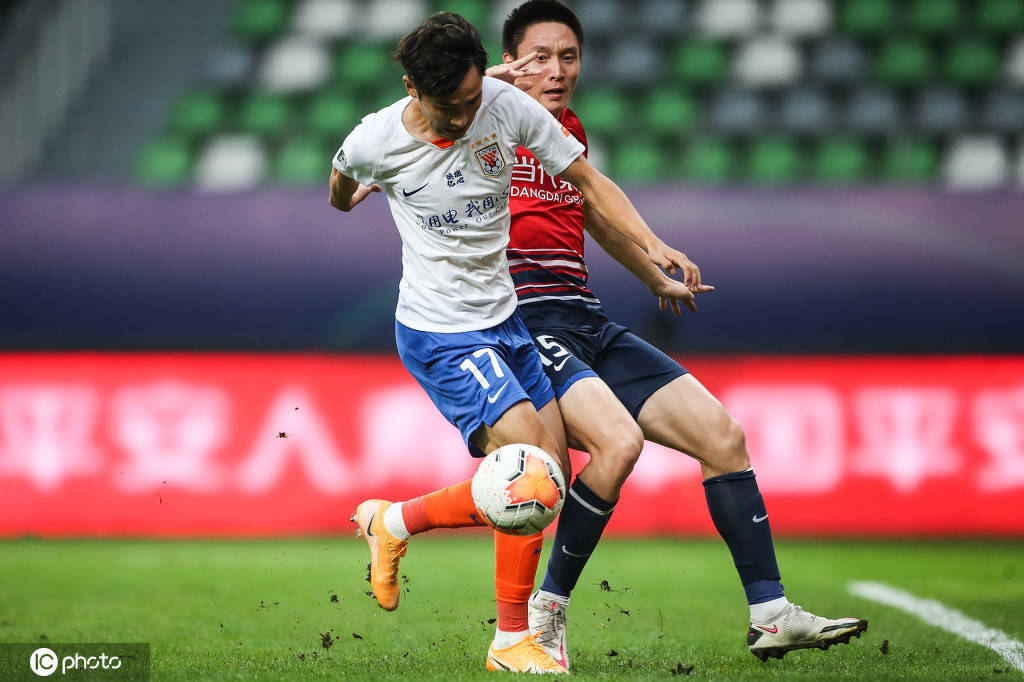 包含重庆力帆主场逆转山东鲁能，取胜意得意满的词条