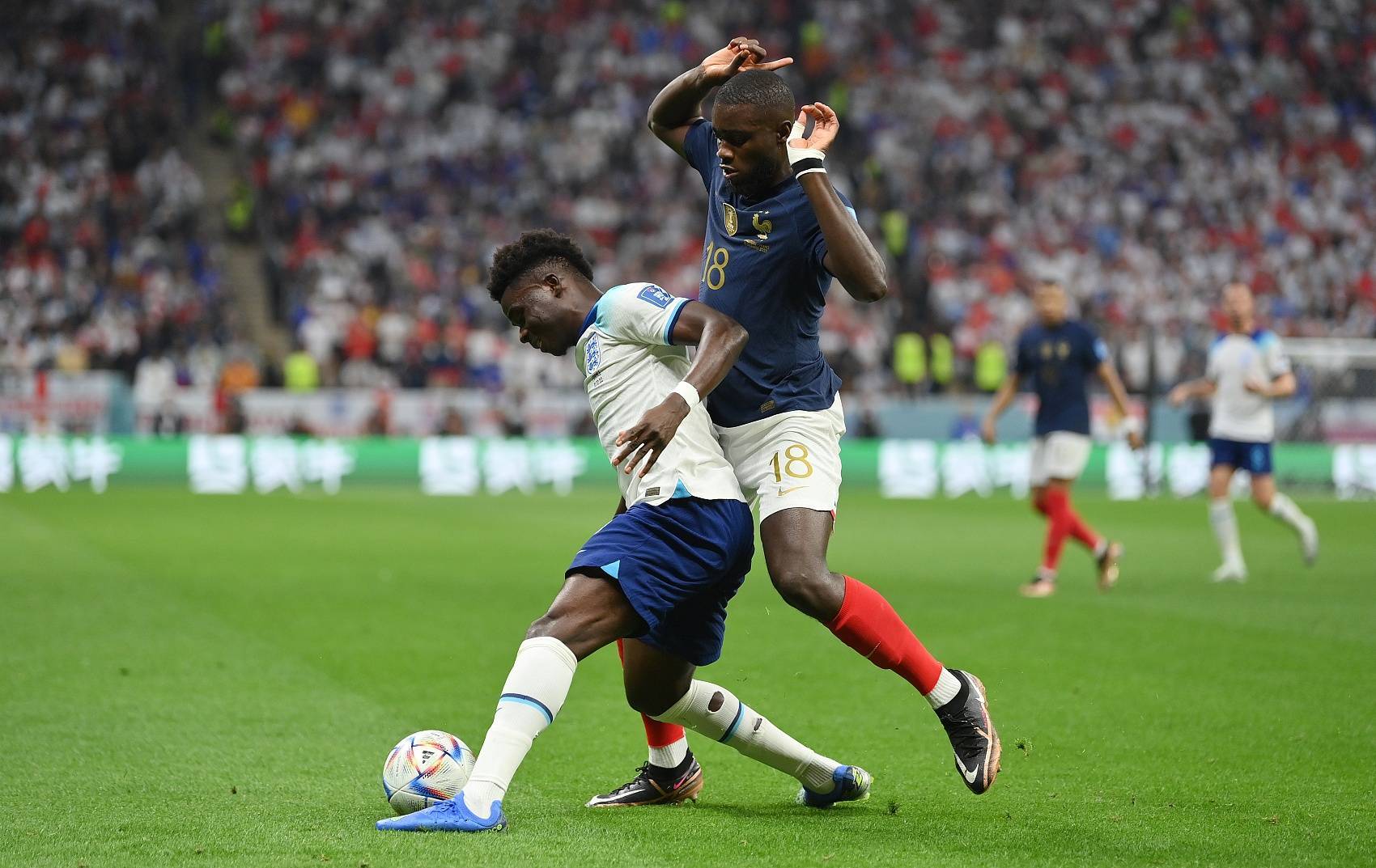 包含乌克兰队在欧预赛中实现三连胜的词条