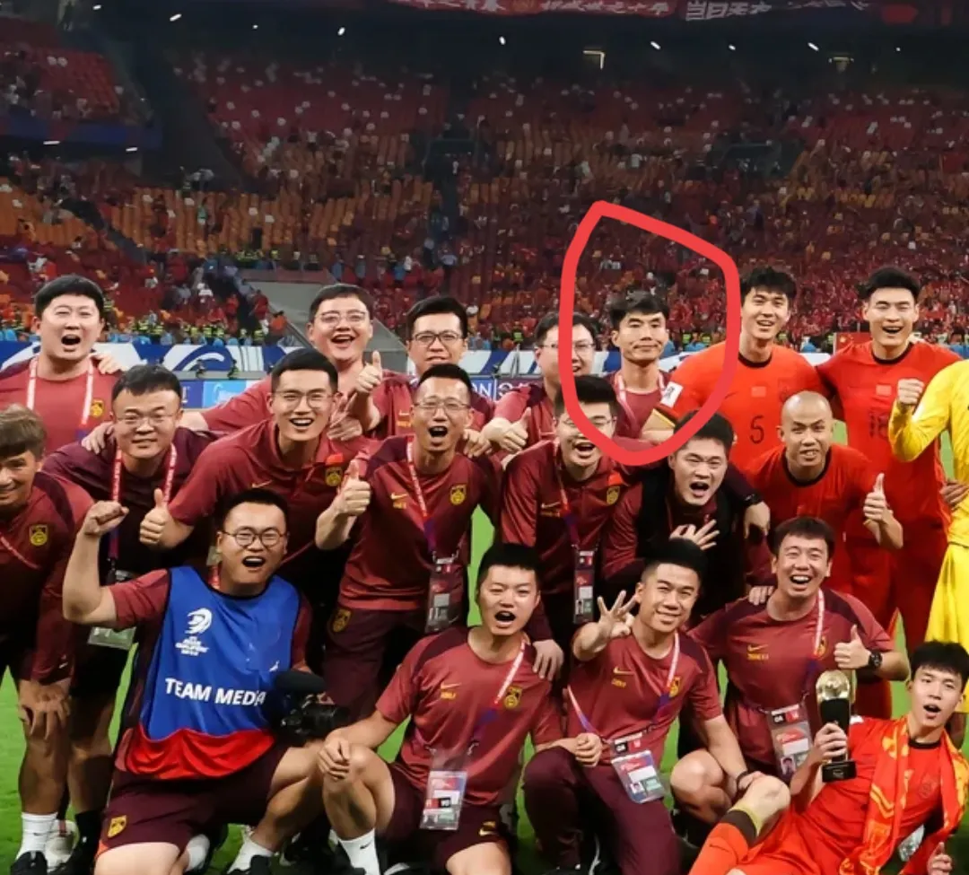 顶级攻防对抗，球员们为荣誉拼尽全力的简单介绍