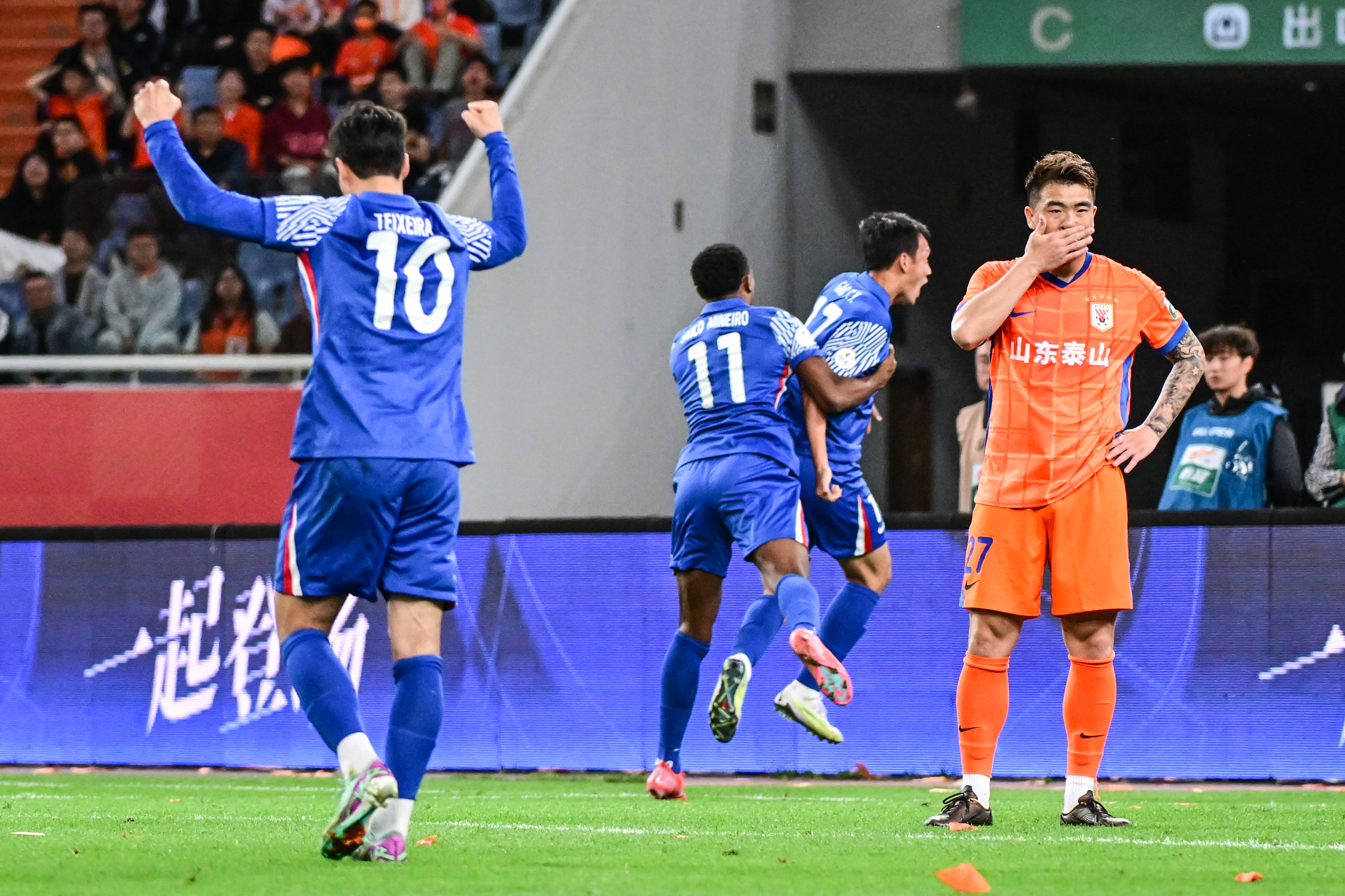 进球如潮：苏宁主场大胜申花的简单介绍