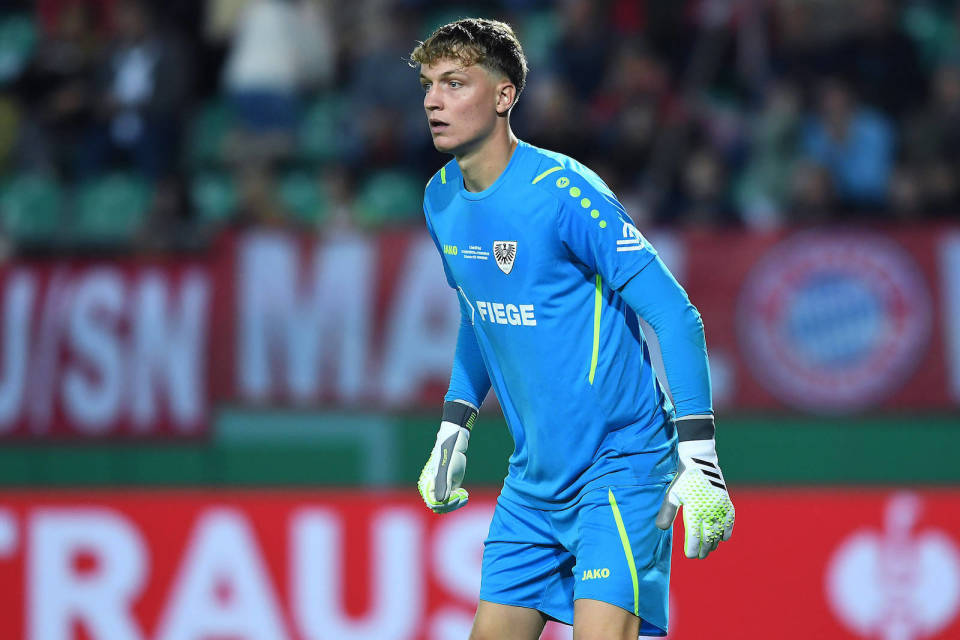 包含汉诺威客场惊险获胜，豪取三分的词条