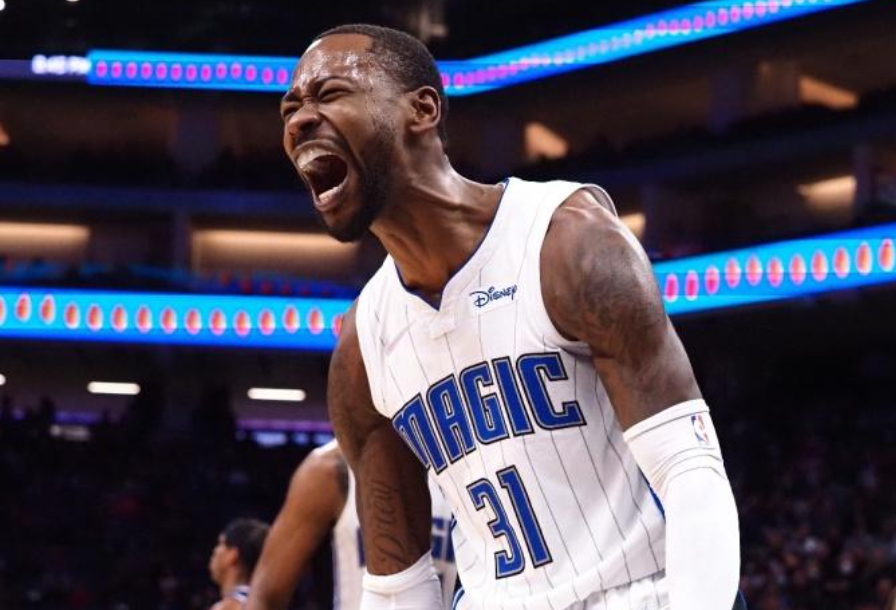 中国球员张伟宣布退役，结束了他的篮球生涯