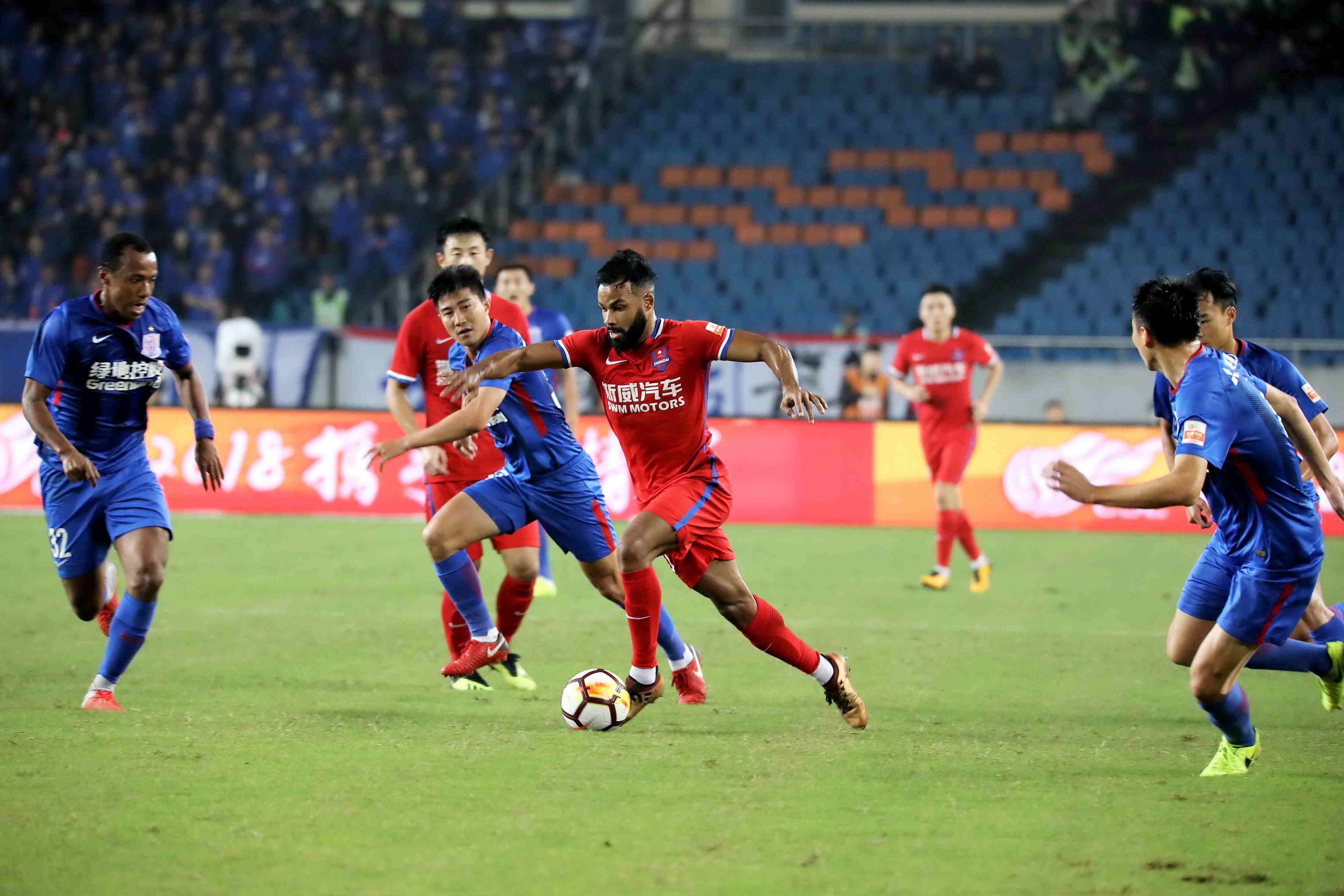 上海申花轻取力帆，稳固中游位置的简单介绍