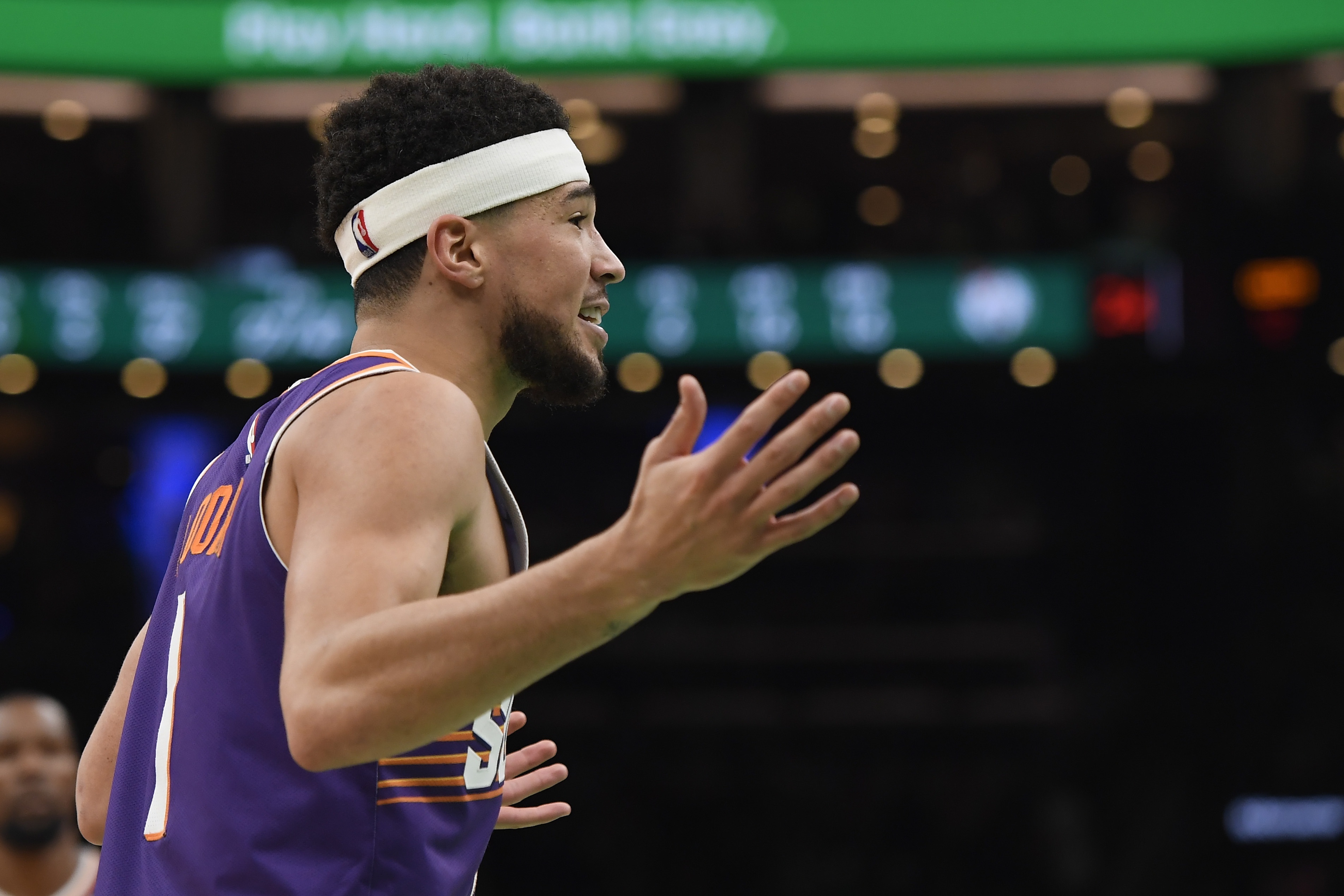 太阳翻盘魔术，布克高光表现的简单介绍