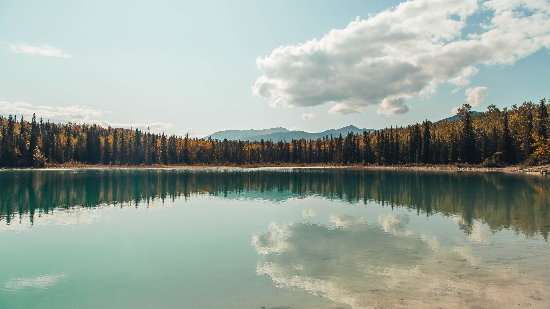 PG游戏下载-绿茵场与硬木地板的交响，当西甲德比点燃战火，骑士已为雷霆奏响终章